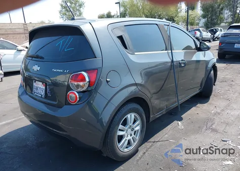 2016 Chevrolet Sonic Lt Auto z USA, uszkodzony, nr VIN 1G1JC6SH3G4142128